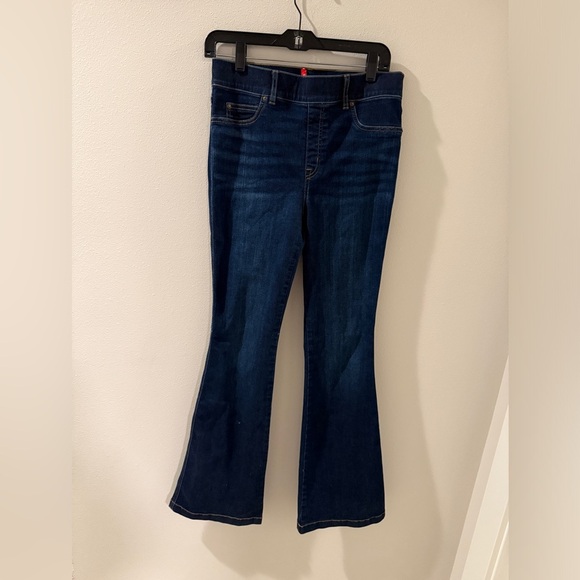 Spanx Size M EveryWear Flare Pull-On Elastic Waist Jeans in Midnight Shade Blue - Picture 3 of 6